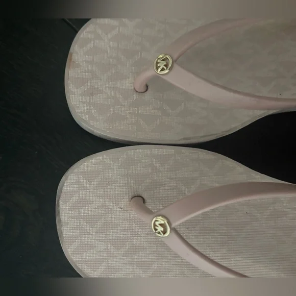 Slippers - Picture 2 of 4